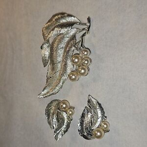 Sarah Coventry Vintage Brooch and Earrings Set